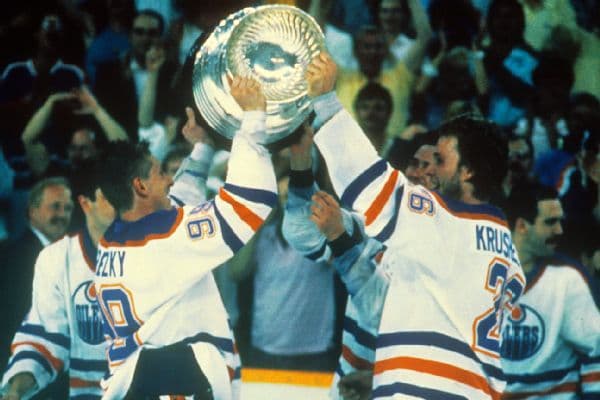 Wayne Gretzky’s Final Edmonton Oilers Jersey Sets World Record with $2.8 Million Auction Sale