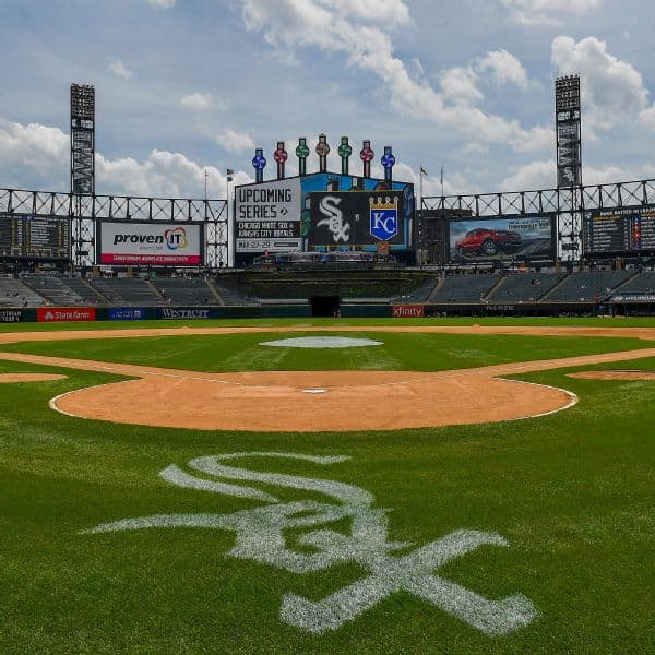 Singer Collapses During Jackie Robinson Day Celebration at White Sox-Rays Game