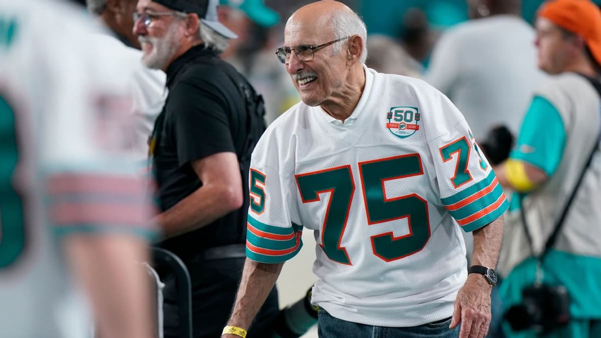 Manny Fernandez, Star Defensive Lineman of the 1972 Undefeated Dolphins, Dies at 79