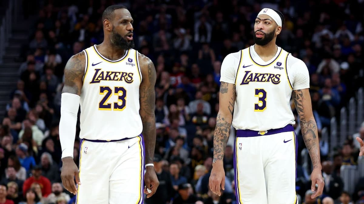 Warriors Pursue LeBron James and Anthony Davis as Draymond Green Declines Option