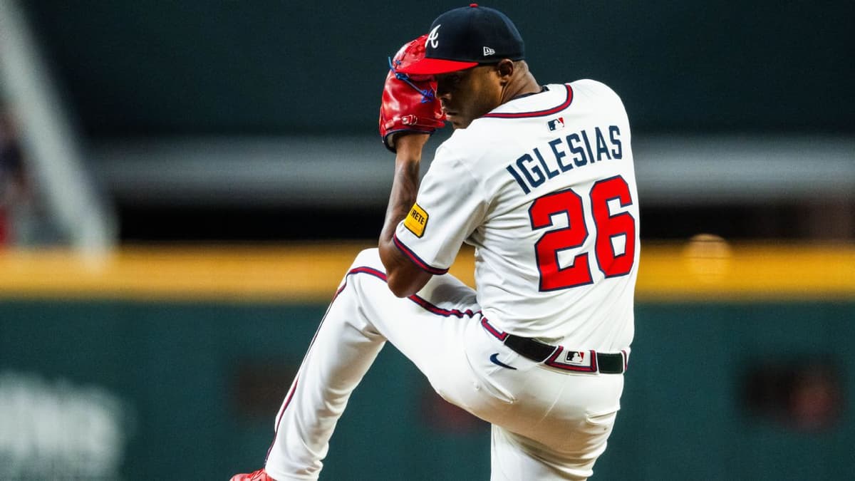 Braves Place Closer Raisel Iglesias on 15-Day IL with Shoulder Inflammation