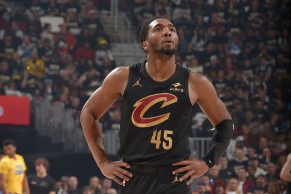 Cleveland Cavaliers Star Donovan Mitchell Ruled Out Against Bulls with Eye Contusion