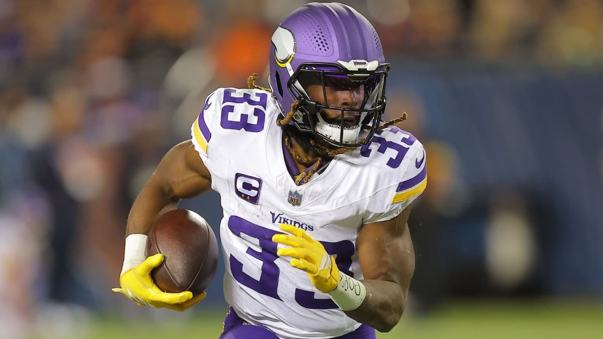 Vikings Secure Aaron Jones Sr. with Restructured One-Year Contract