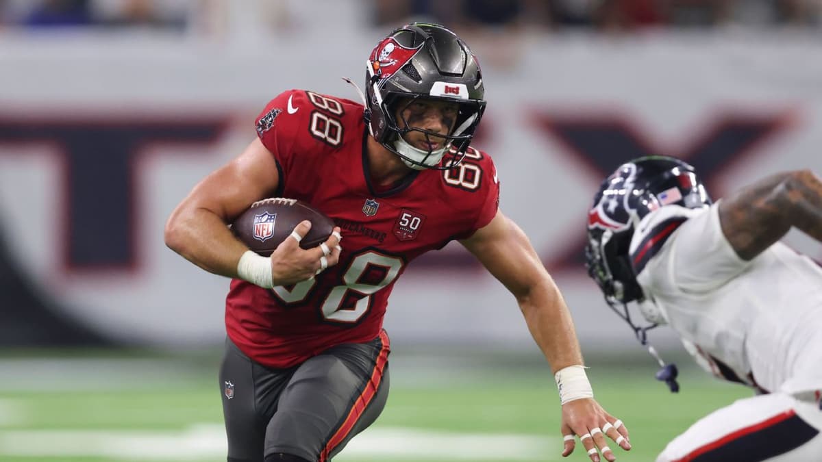 Tampa Bay Buccaneers Re-Sign Tight End Cade Otton to Three-Year Deal
