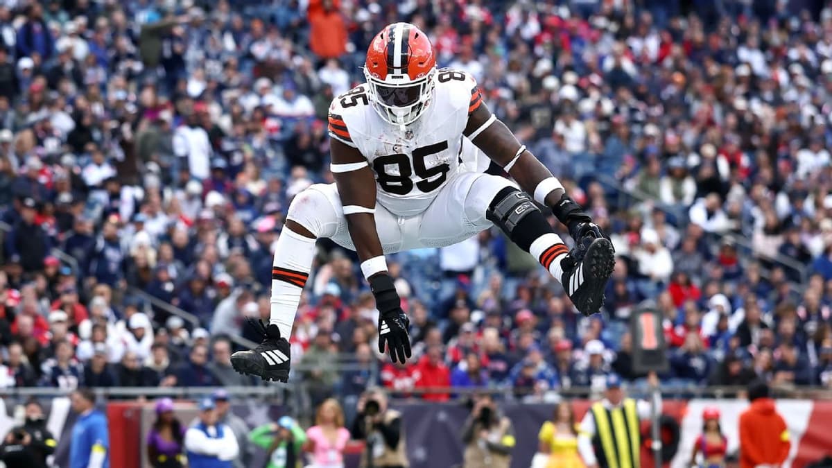 Los Angeles Chargers Sign David Njoku to One-Year Deal