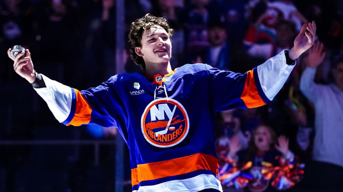 Matthew Schaefer Leads 2025-26 Calder Trophy Finalists After Standout Rookie Year