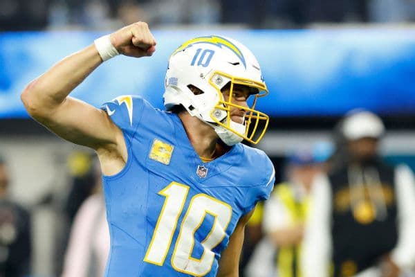 Chargers OC Mike McDaniel Sets Bold Goal for Justin Herbert to 'Own the Position'