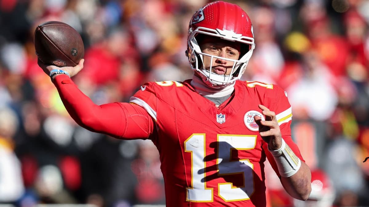 Chiefs Restructure Patrick Mahomes' Contract to Create 2026 Salary Cap Space