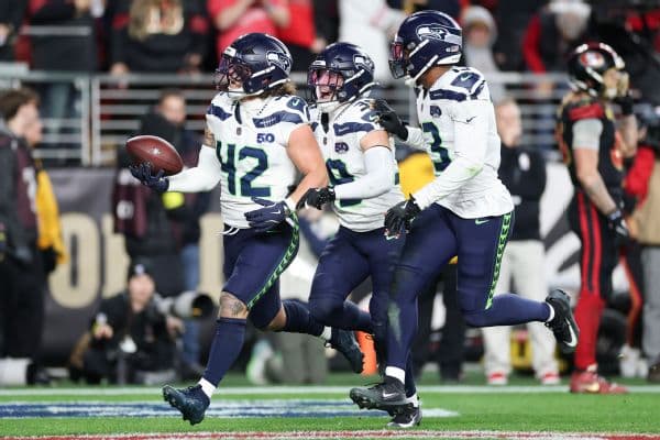 Seahawks Re-Sign Linebacker Drake Thomas to Two-Year, $8 Million Contract