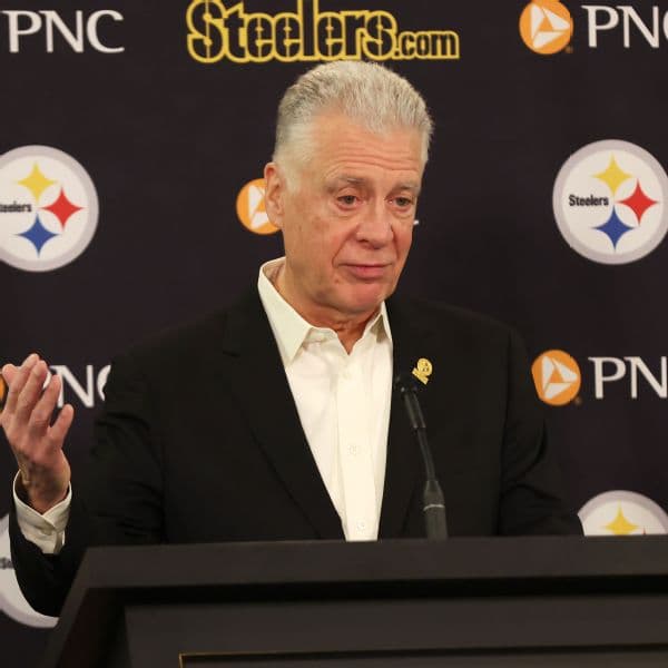 Steelers Apply Rare UFA Tender to Aaron Rodgers; Art Rooney II Confident for 2026
