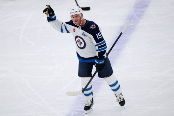 Jonathan Toews Retirement: 3-Time Stanley Cup Champion Hangs Up Skates