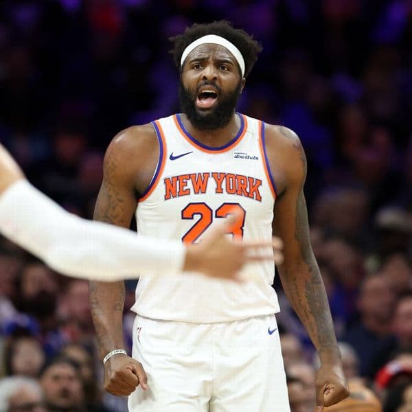 Knicks Center Mitchell Robinson Suffers Broken Pinkie Ahead of NBA Finals