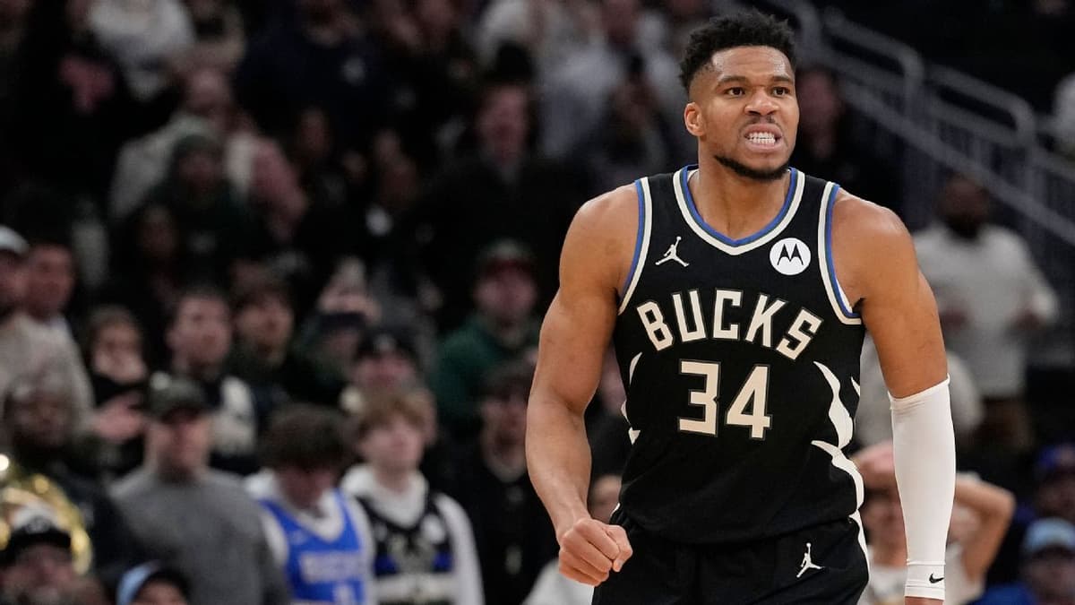 Giannis Antetokounmpo Tumbles in Mid-Season NBA Fantasy Basketball Rankings Update