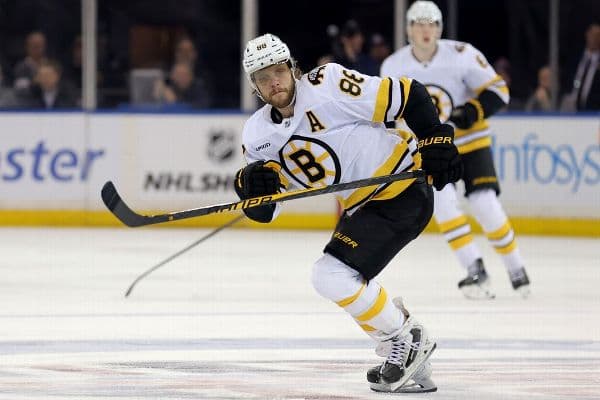 David Pastrnak Hits 900 Career Points: Bruins Star Joins Elite Franchise Company
