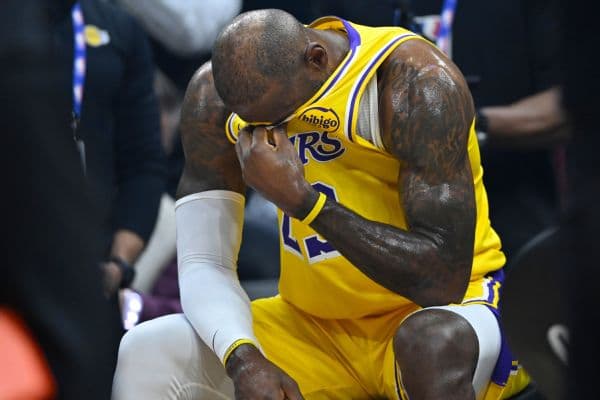 LeBron James Moved to Tears During Emotional Cleveland Cavaliers Tribute
