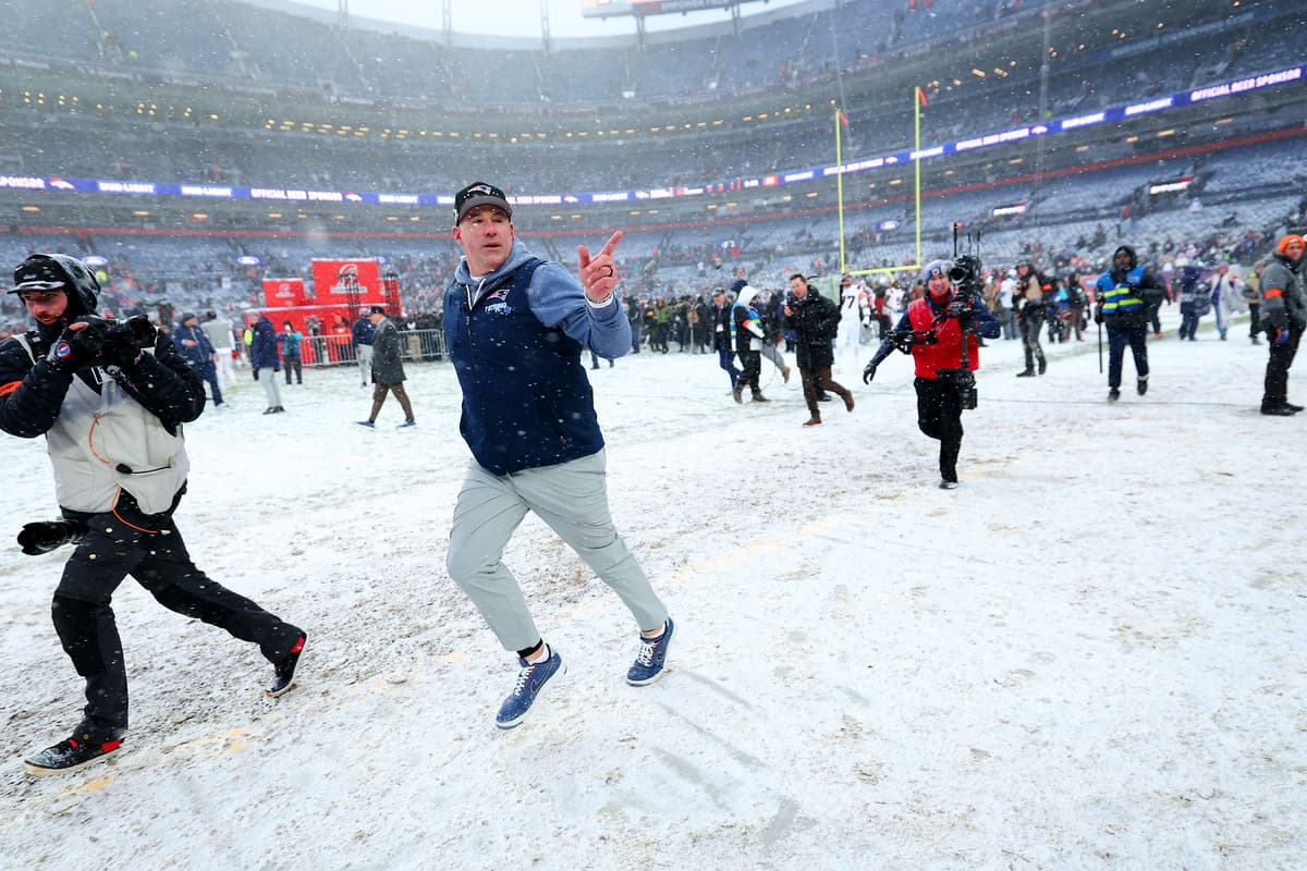 The Mike Vrabel Ritual: How High-Fives and Intensity Fueled the Patriots Dynasty