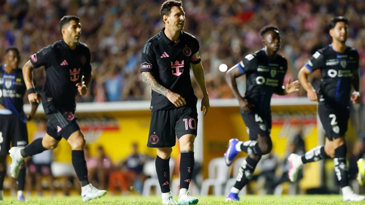 Lionel Messi Knocked Down by Pitch Invader During Inter Miami Friendly in Puerto Rico