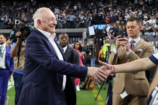 Jerry Jones Vows Aggressive Shift for Dallas Cowboys Free Agency Spending Following 7-9-1 Season