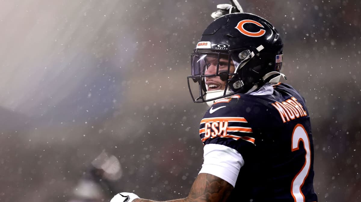 Buffalo Bills Acquire DJ Moore in Blockbuster Trade: Impact on Bears' Pursuit of Tyler Linderbaum