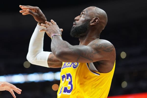 LeBron James Breaks NBA Record for Most Career Field Goals, Surpassing Kareem Abdul-Jabbar
