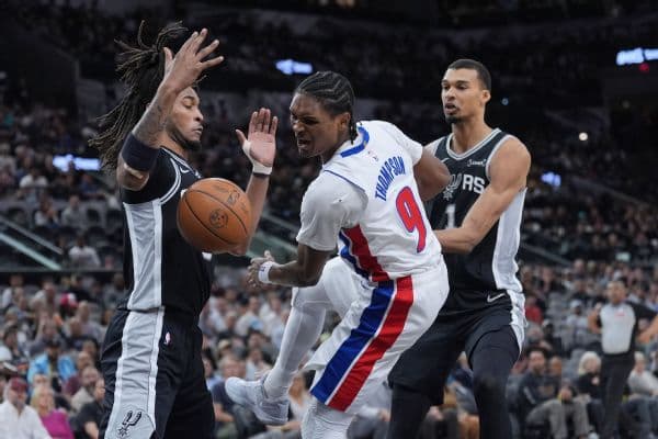 Ausar Thompson Exits Pistons Loss to Spurs with Right Ankle Sprain