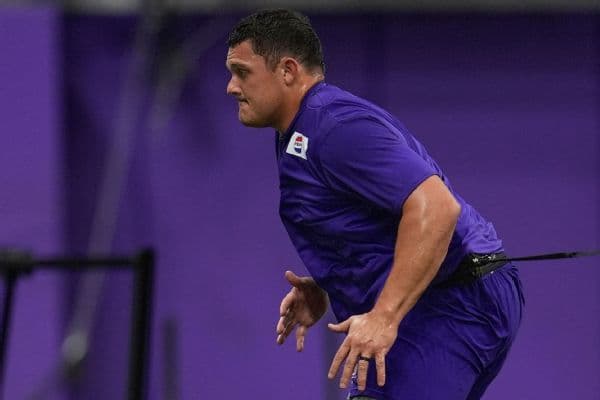 Longtime Center Ryan Kelly Announces Retirement After 10 NFL Seasons