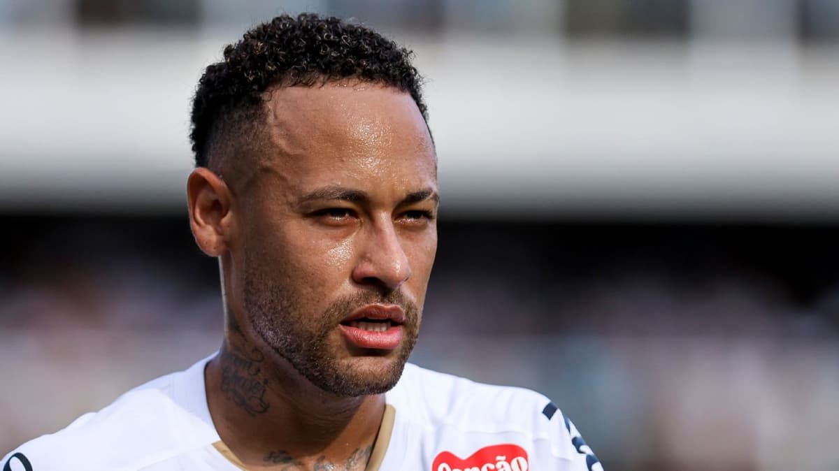 Neymar Rejects MLS Transfer Speculation to Honor Santos Contract