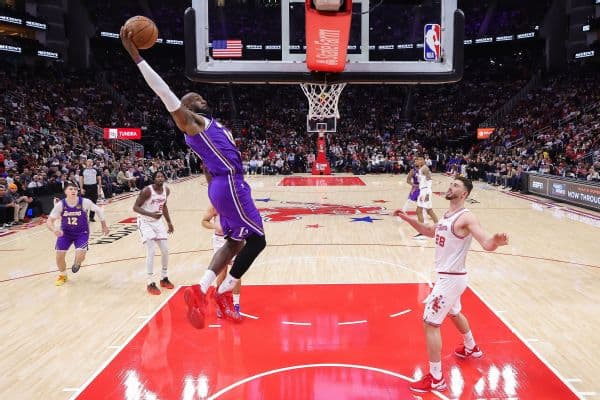 LeBron James Powers Lakers to Seventh Straight Win with Historic Night in Houston
