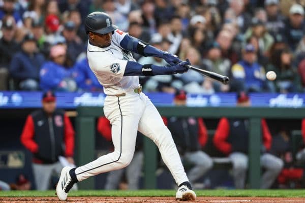 Seattle Mariners Place Victor Robles on 10-Day Injured List with Pectoral Strain