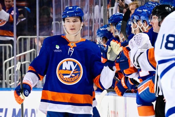 Matthew Schaefer Ties Brian Leetch for NHL Rookie Defenseman Goals Record