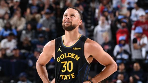 Anonymous Bidder Pays $9 Million for Lunch with Stephen Curry and Warren Buffett