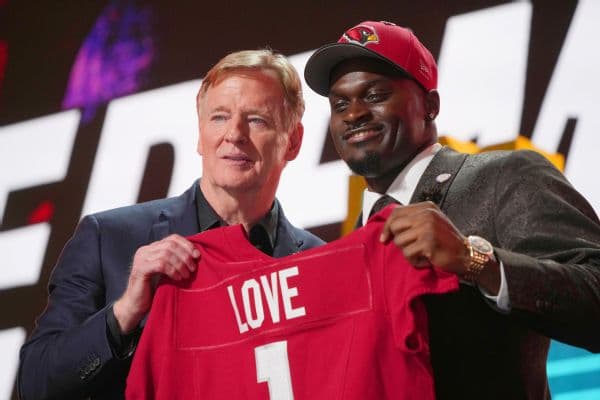Jeremiyah Love Favored for NFL Offensive Rookie of the Year After 2026 Draft