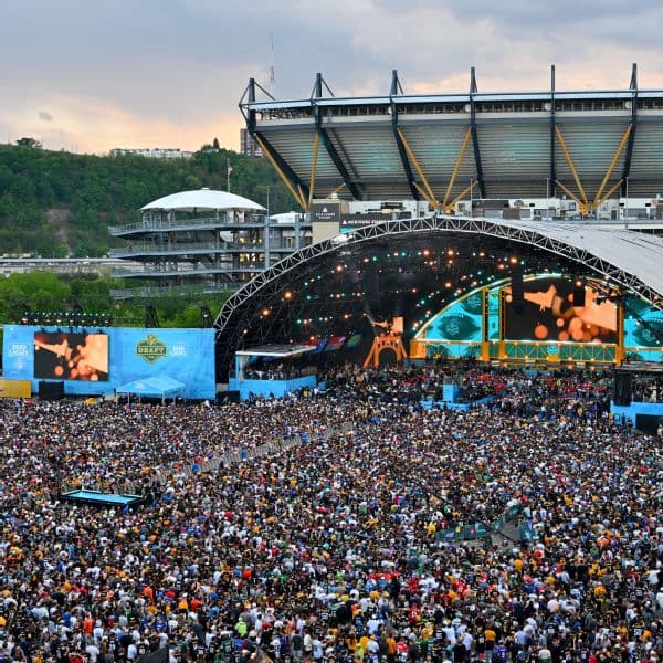 NFL Draft in Pittsburgh Shatters All-Time Attendance Record with 800,000 Fans