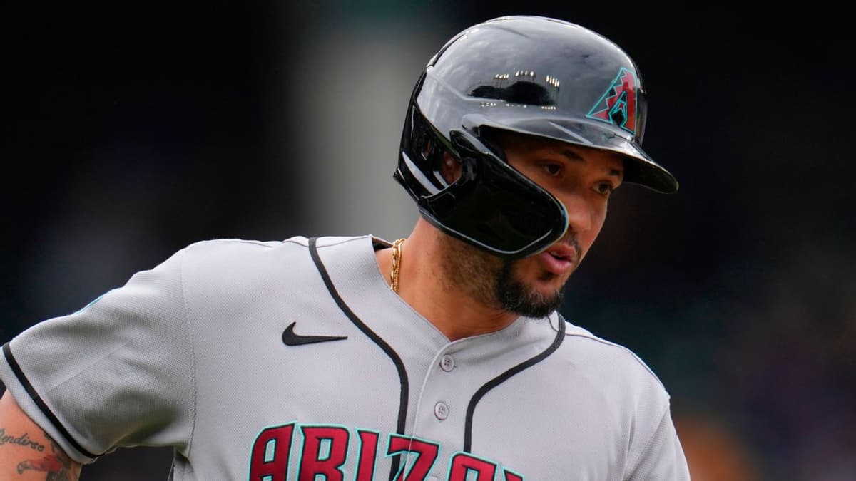 Ildemaro Vargas Sets New MLB Record for Venezuelan Players with 27-Game Hitting Streak
