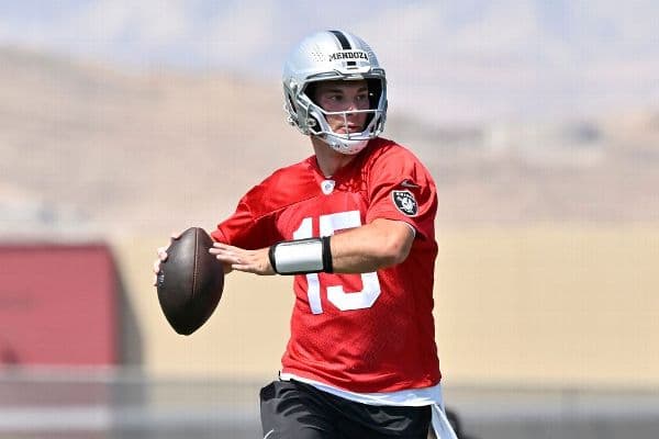 Raiders Rookie QB Fernando Mendoza Navigates Learning Curve of Taking Snaps Under Center