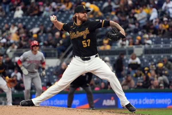 MLB Suspends Pirates' Chris Devenski and Don Kelly After Reds Incident