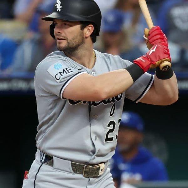 Andrew Benintendi Scratched from White Sox Lineup with Neck Stiffness