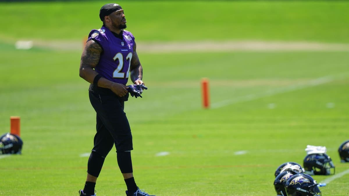 Derrick Henry's Brief Injury Scare Highlights Crucial Durability for Baltimore Ravens