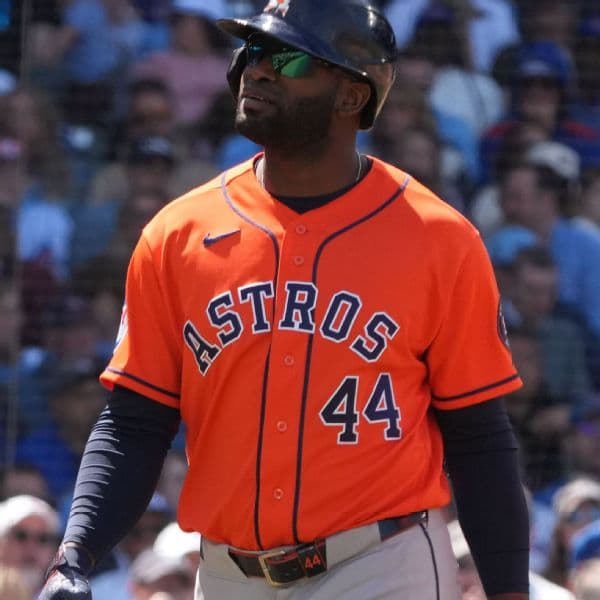 Houston Astros DH Yordan Alvarez Exits Game with Back Spasms at Wrigley Field