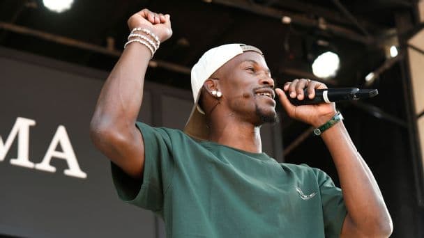 Jimmy Butler Ignites Bottlefest Crowd, Showing Significant ACL Recovery Progress