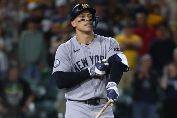 Aaron Judge Diagnosed with Stress Fracture in Right Rib; Yankees Face Major 2026 Lineup Shift