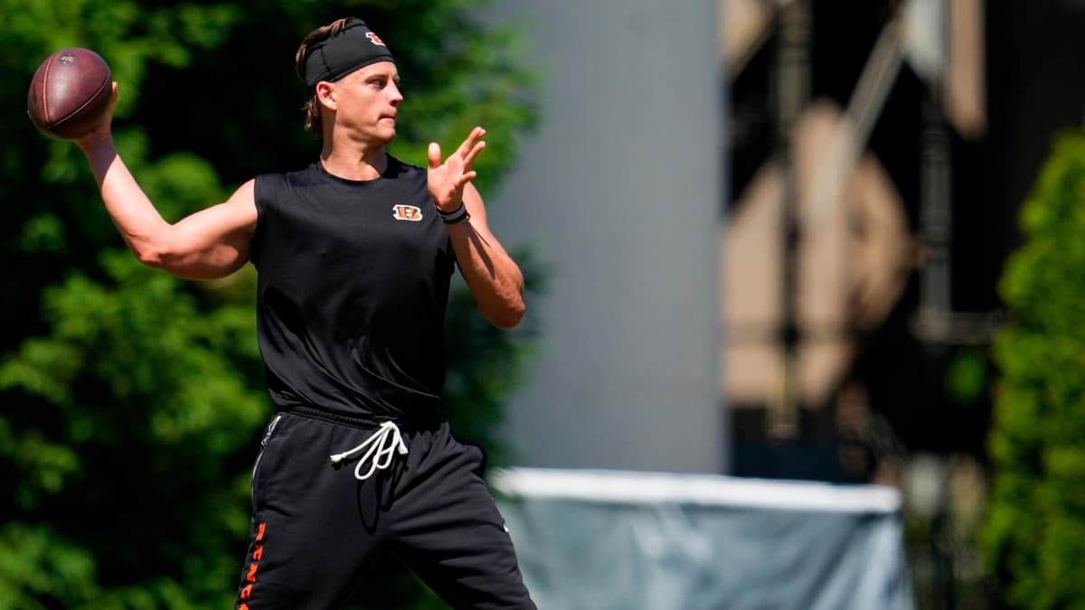 Joe Burrow Meets Childhood Hero Kid Cudi During Cincinnati Bengals Workout