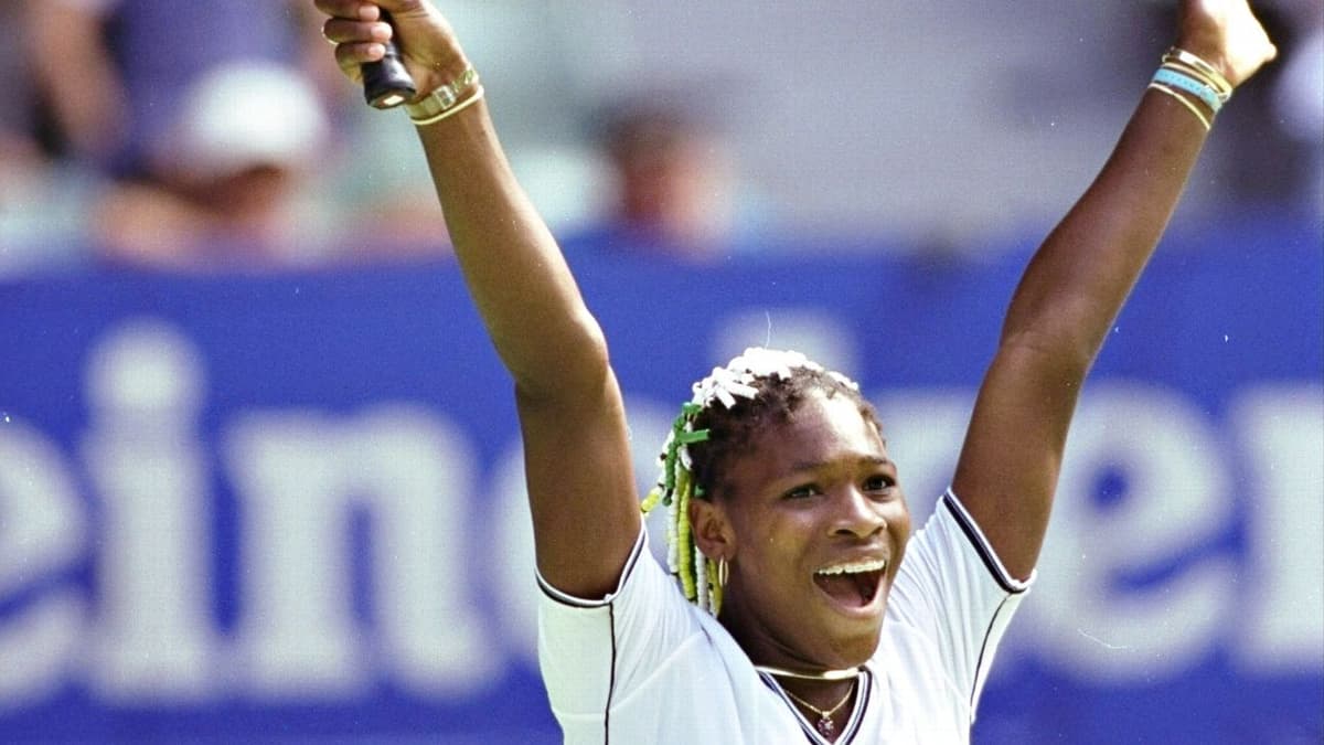 Serena Williams, Shaq, and Manning Brothers Join Viral '90s Sports Stars Trend