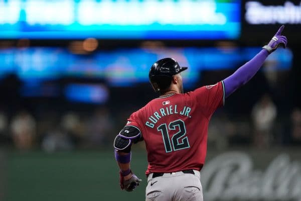 Lourdes Gurriel Jr. Exits Diamondbacks Game with Hamstring Tightness