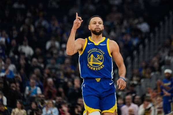 Stephen Curry Expected to Return Sunday Against Houston Rockets After 27-Game Absence