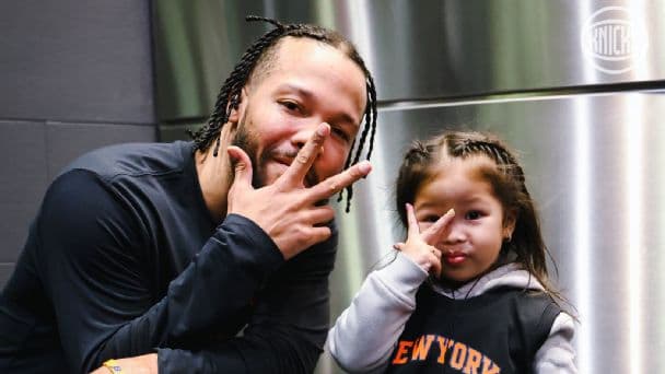 Jalen Brunson 3-Point Celebration: Knicks Star Meets Viral Toddler Fan at MSG