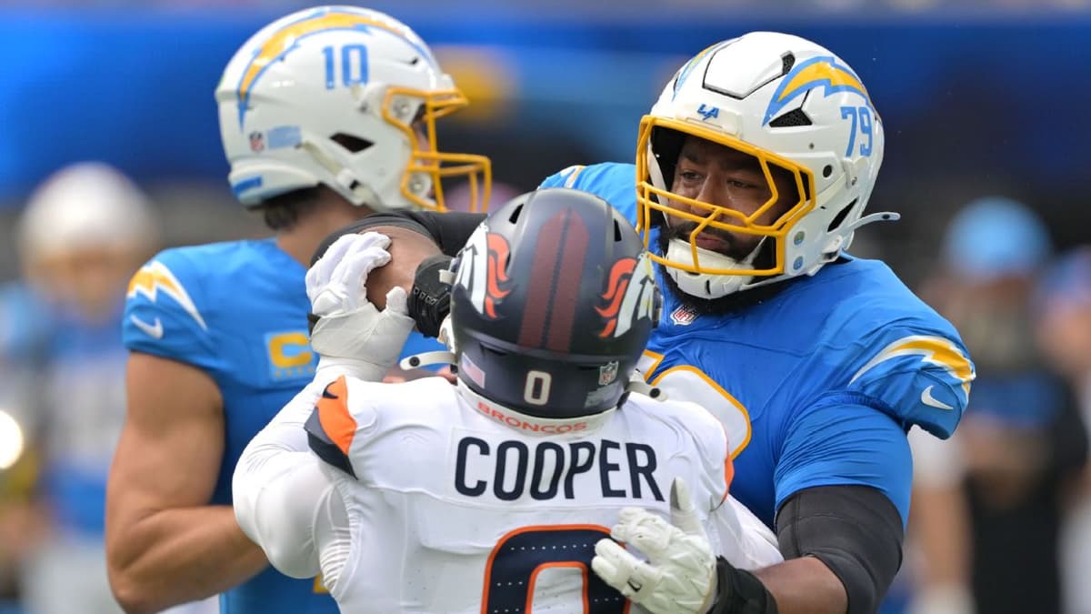 Los Angeles Chargers Re-Sign Trey Pipkins III to Two-Year Extension