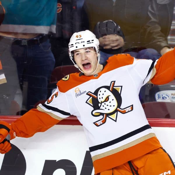 Beckett Sennecke Records First Career Hat Trick as Anaheim Ducks Edge Calgary Flames in Overtime