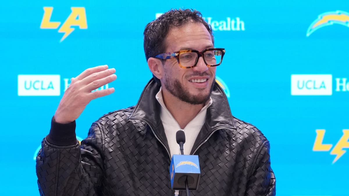 Mike McDaniel “Geeked” to Unlock Justin Herbert’s True Ceiling as Chargers OC