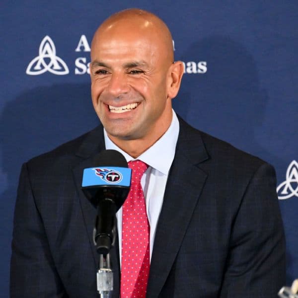 Robert Saleh to Call Defensive Plays for Tennessee Titans, Prioritizes Cam Ward for 2026 Season